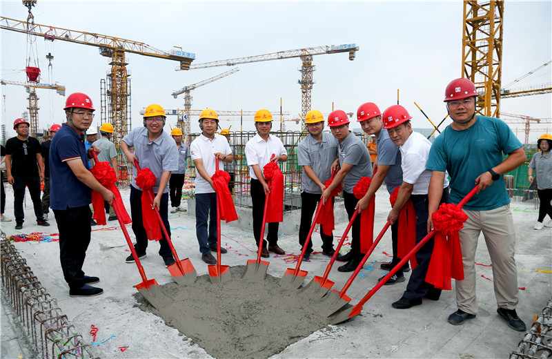 8月17日，中天北京集团中海首钢园金裕雅苑项目举行封顶仪式。