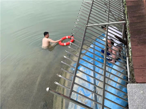 1623738496494977kFo6.jpg 2.1救人的视频截图.jpg